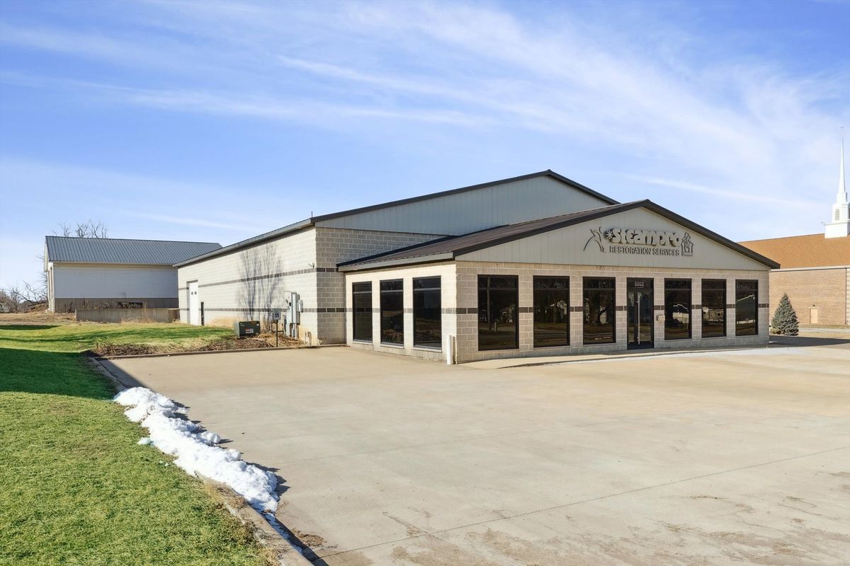 5002 Pine Street, Davenport, IA 52806