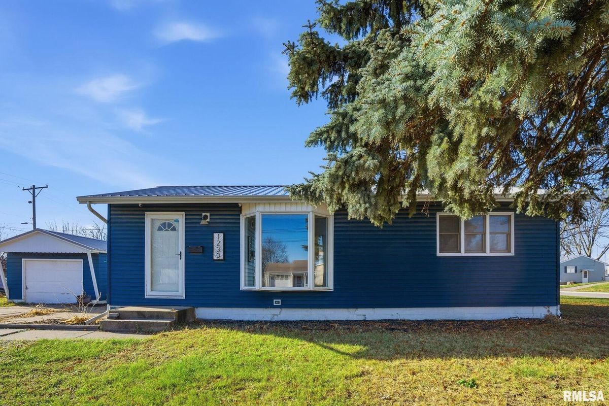 1230 ELMWOOD Avenue, Davenport, IA 52804