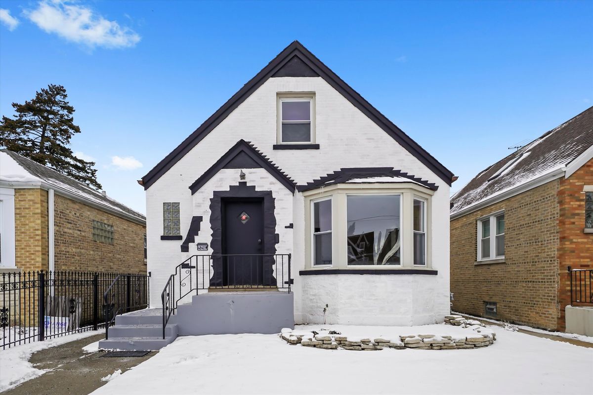 4840 Waveland Avenue, Chicago, IL 60641