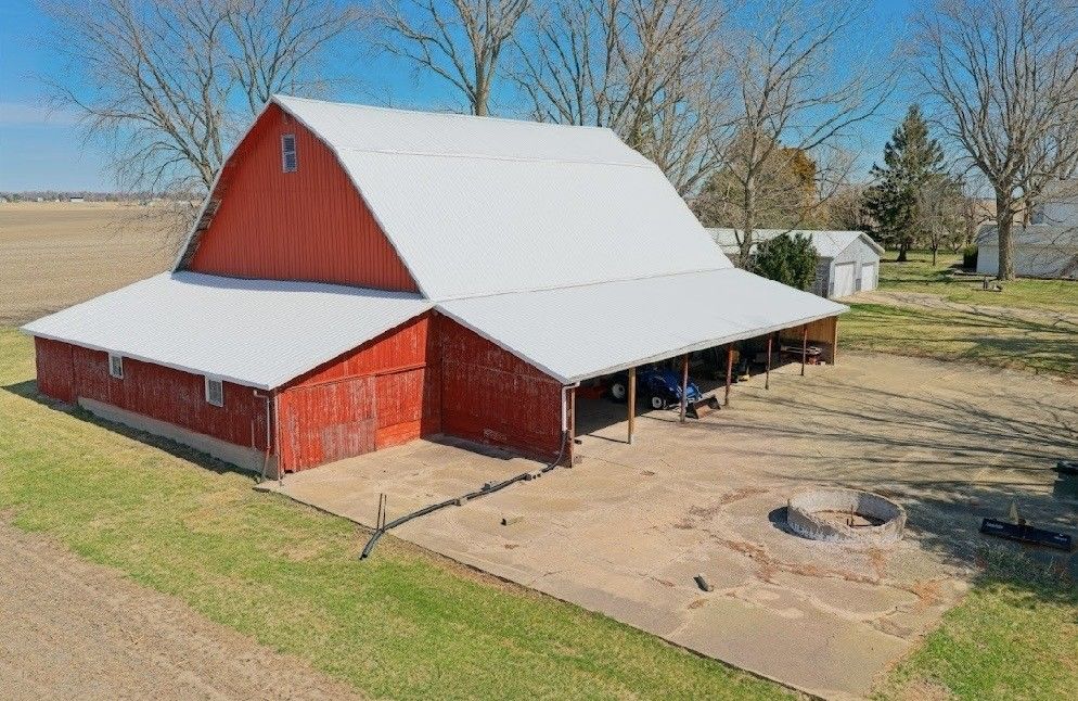 2932 IL Route 17, Galva, IL 61434