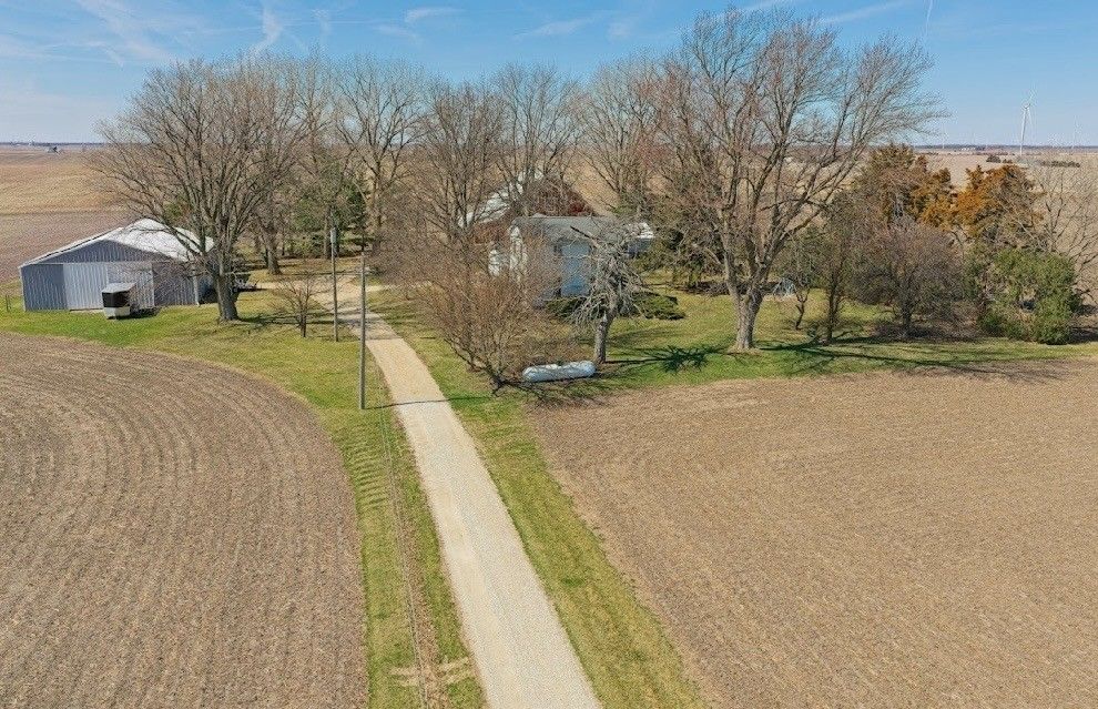 2932 IL Route 17, Galva, IL 61434
