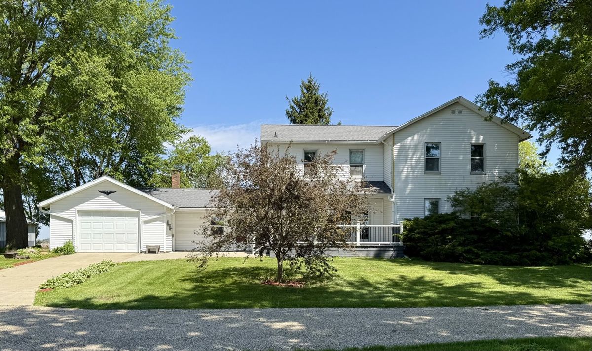 2932 IL Route 17, Galva, IL 61434