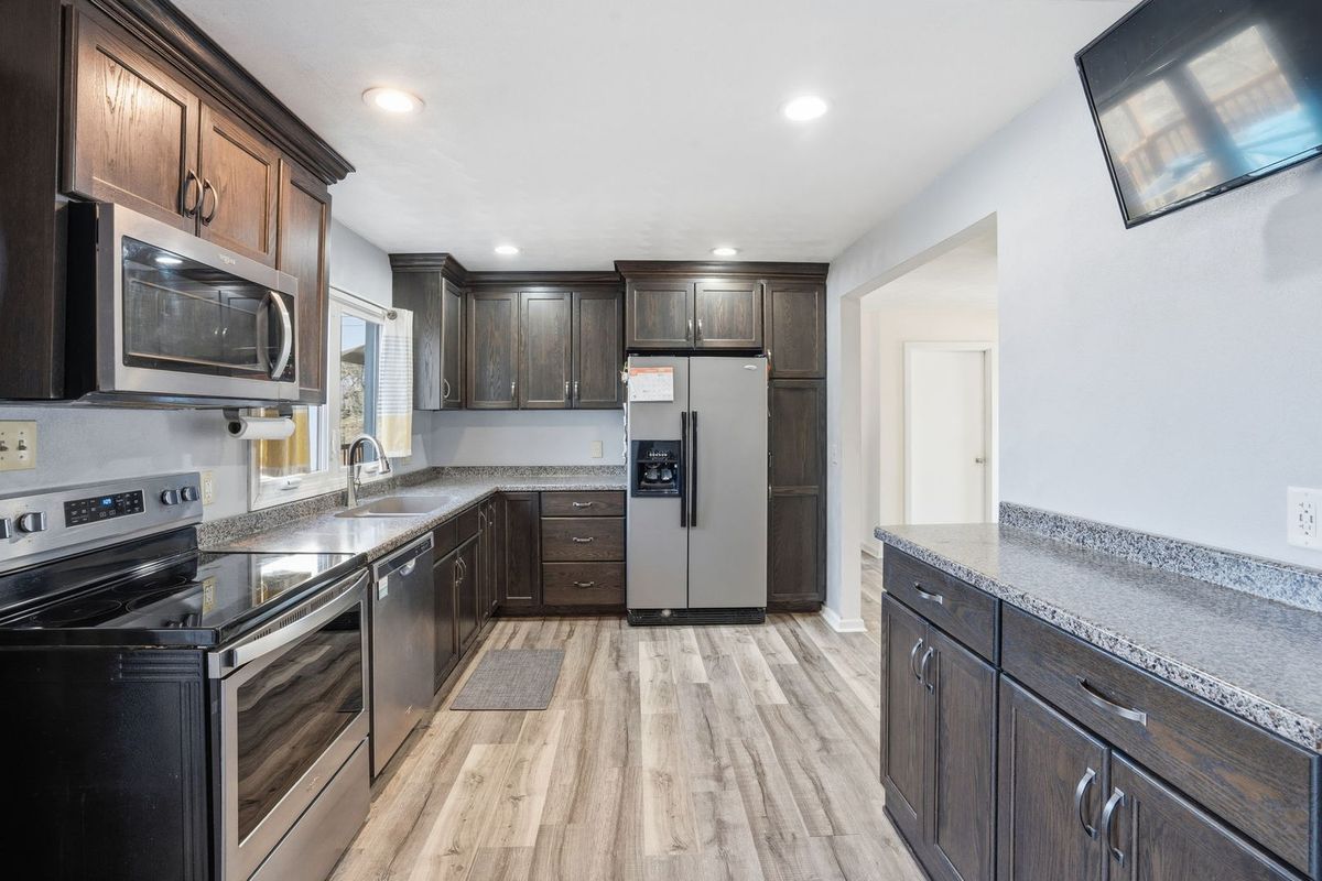 302 Fyre Lake Drive, Sherrard, IL 61281