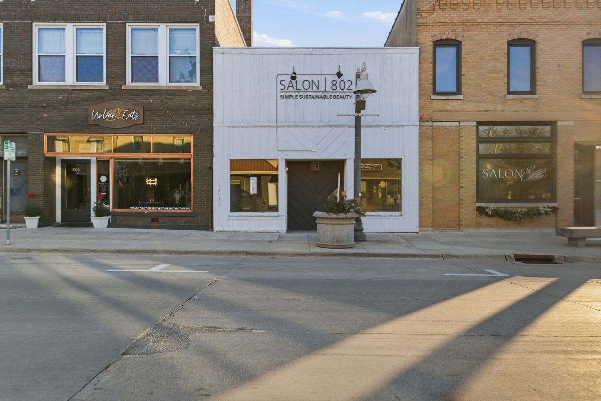 802 6th Avenue, Dewitt, IA 52472