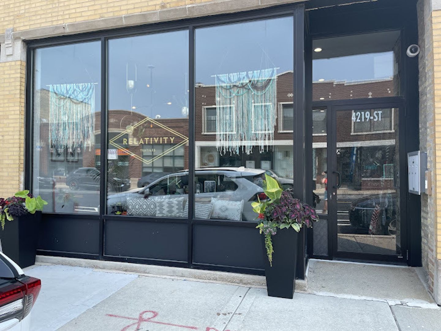 4219 Lawrence Avenue — Chicago, IL 60630
