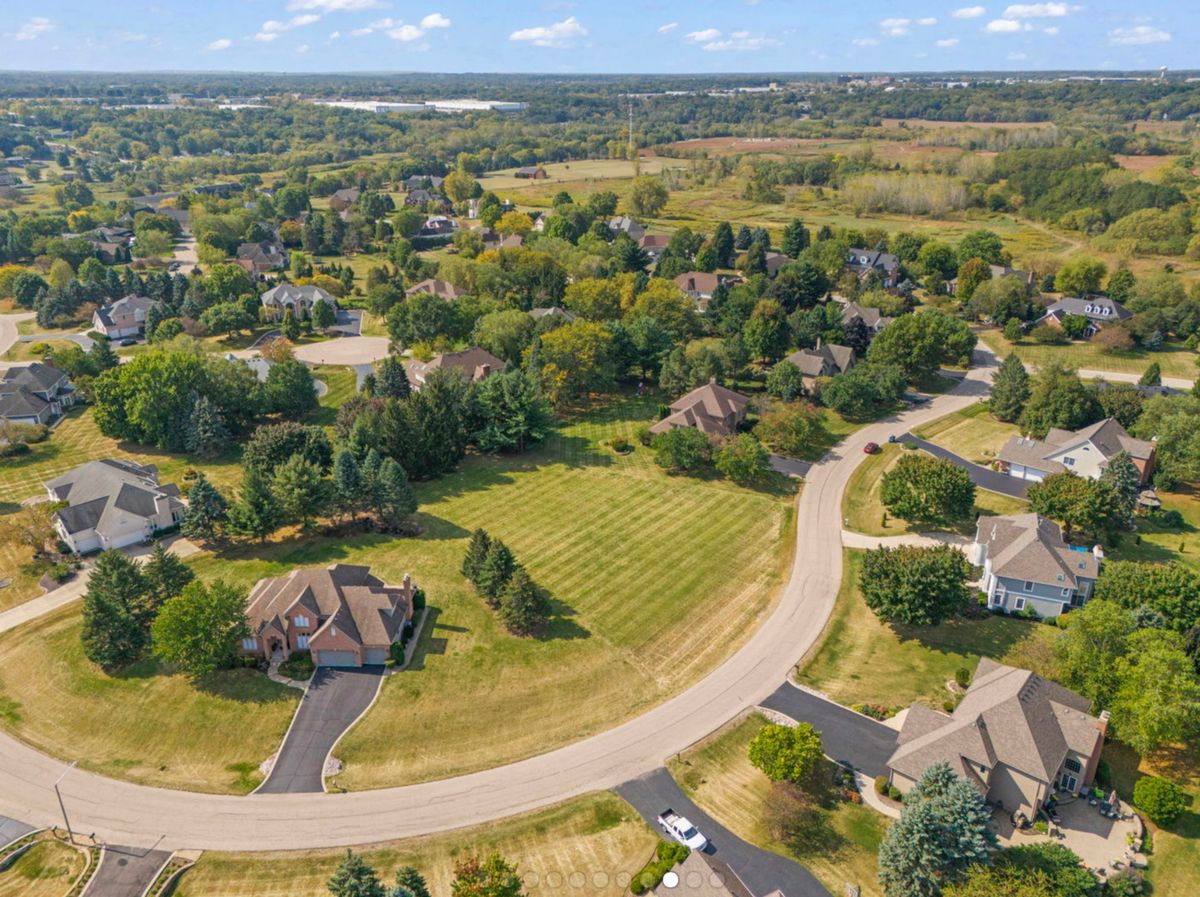 36 River Ridge Drive, Sleepy Hollow, IL 60118