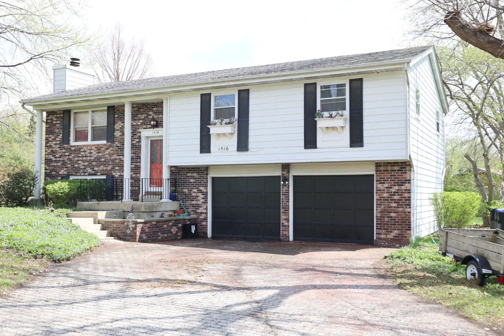 1516 W Sudeenew Drive — Johnsburg, IL 60051