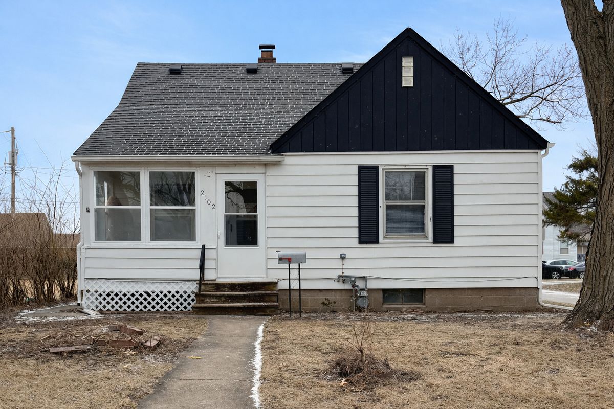 2102 18th Street, Davenport, IA 52084