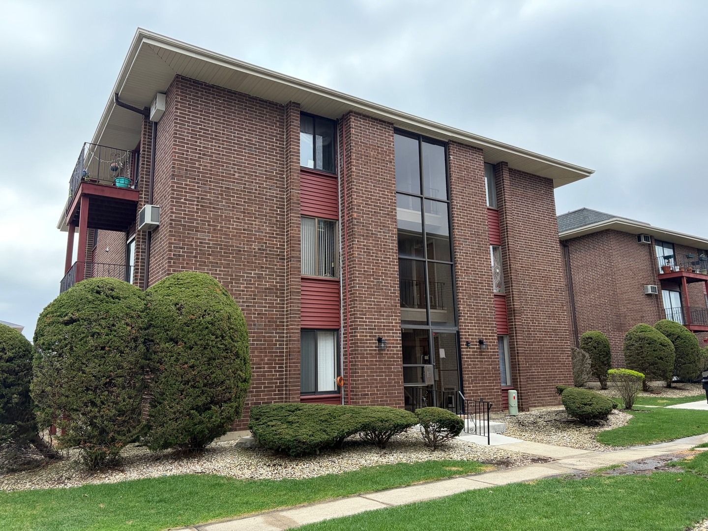 15818 TERRACE Drive #R3 — Oak Forest, IL 60452