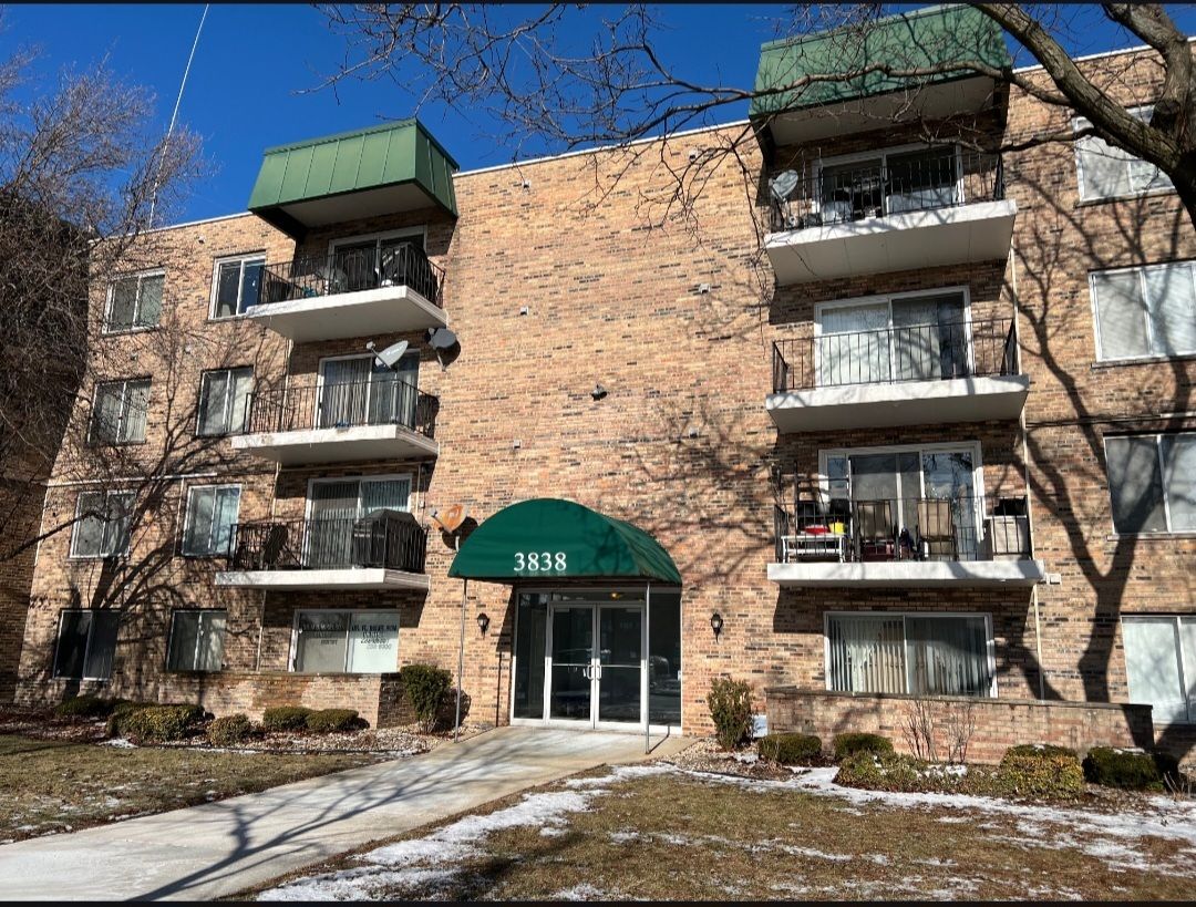 3838 W 111th Street #102 — Chicago, IL 60655