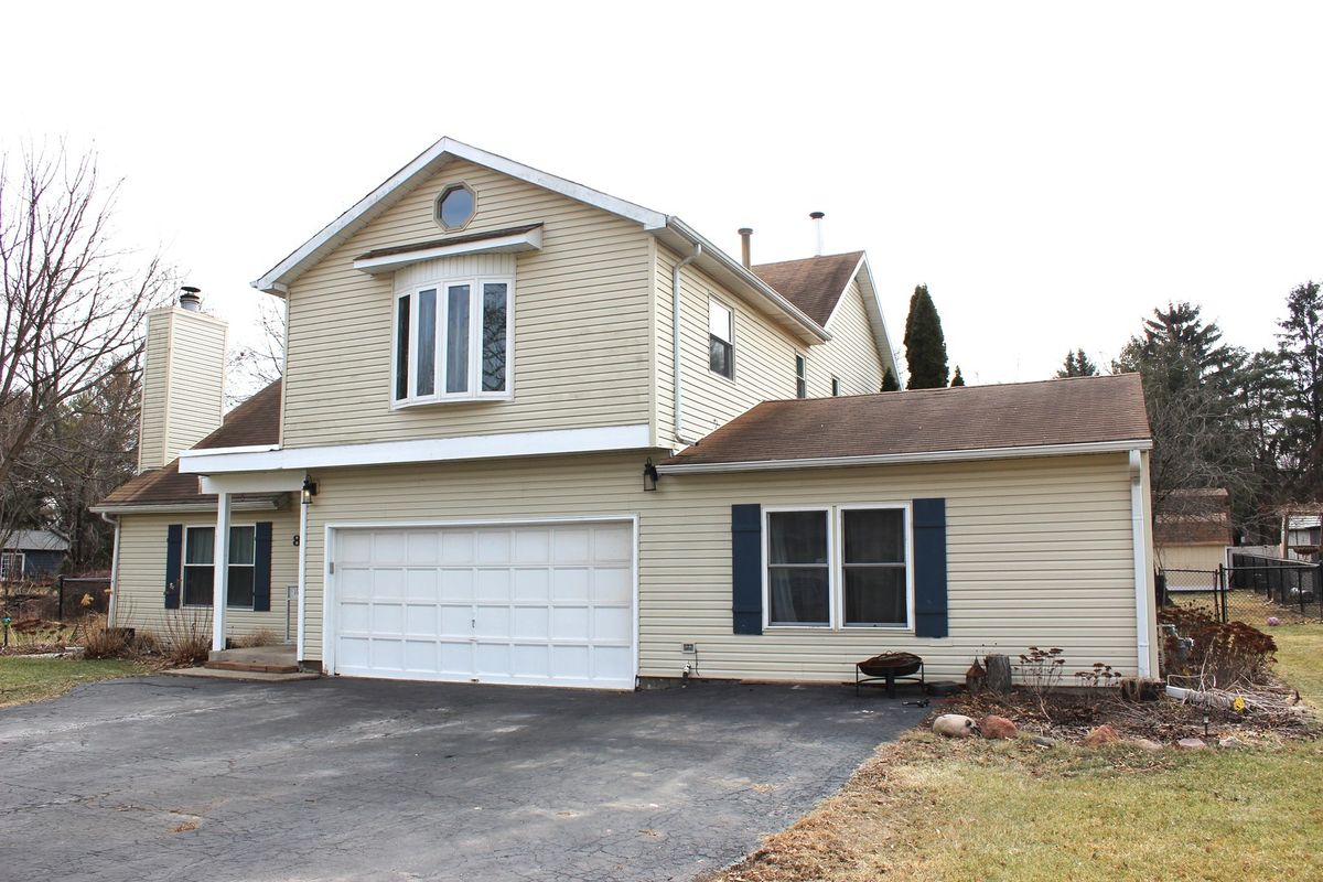 8701 Riley Road, Wonder Lake, IL 60097