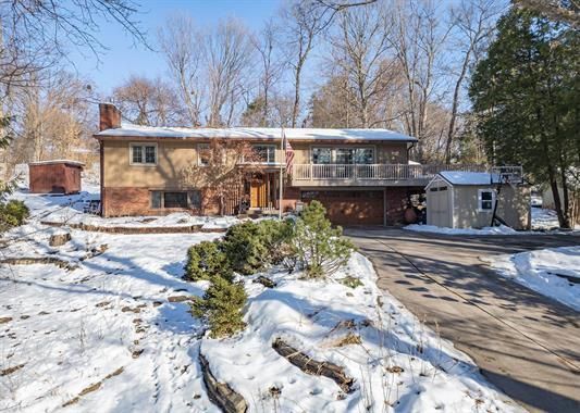 3 Heather Lane, Clinton, IA 52732