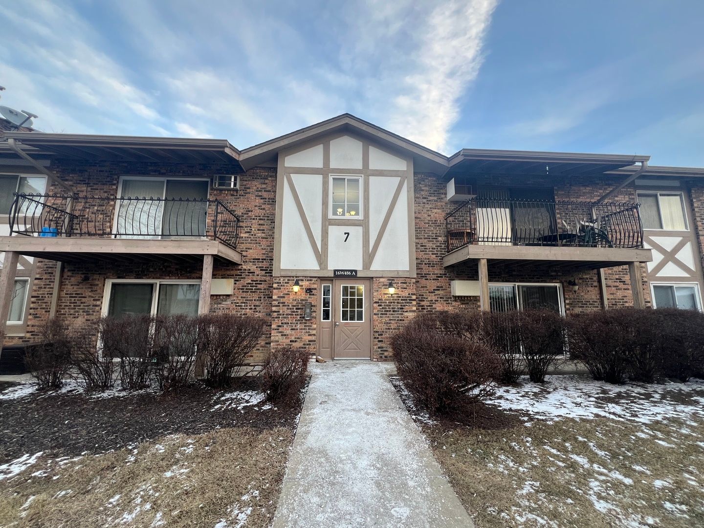 16W486 Lake Drive #7-102 — Willowbrook, IL 60527