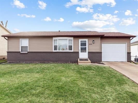 6248 Hillandale Road, Davenport, IA 52806