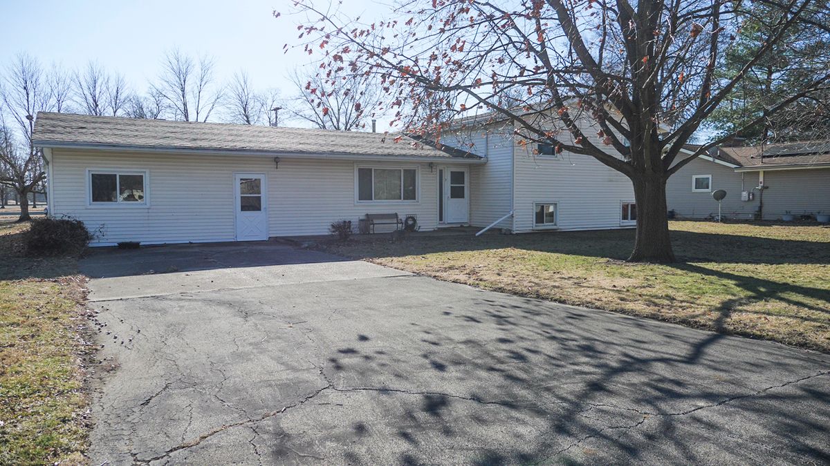 7 Birch Lane, Villa Grove, IL 61956