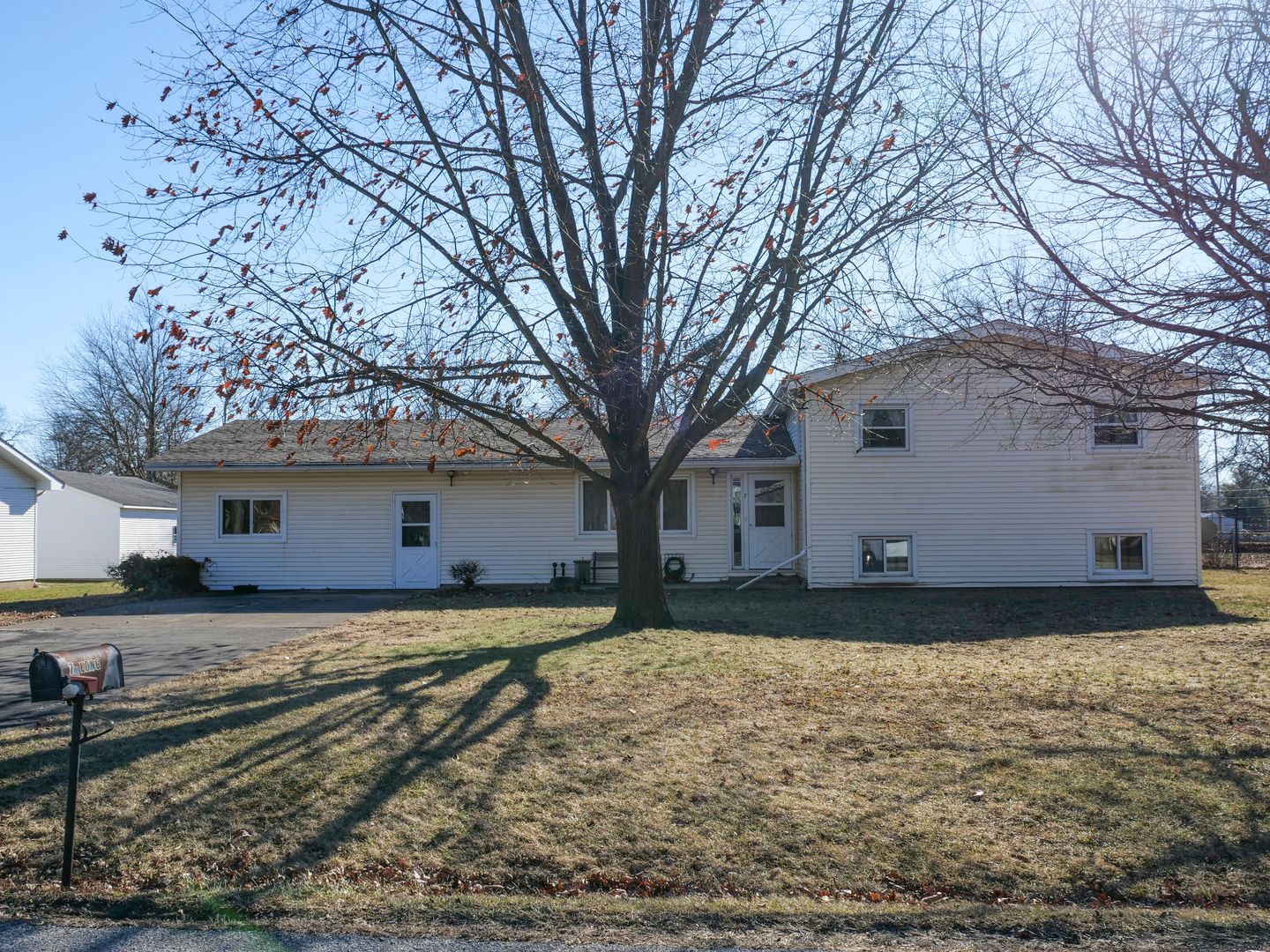 7 Birch Lane — Villa Grove, IL 61956