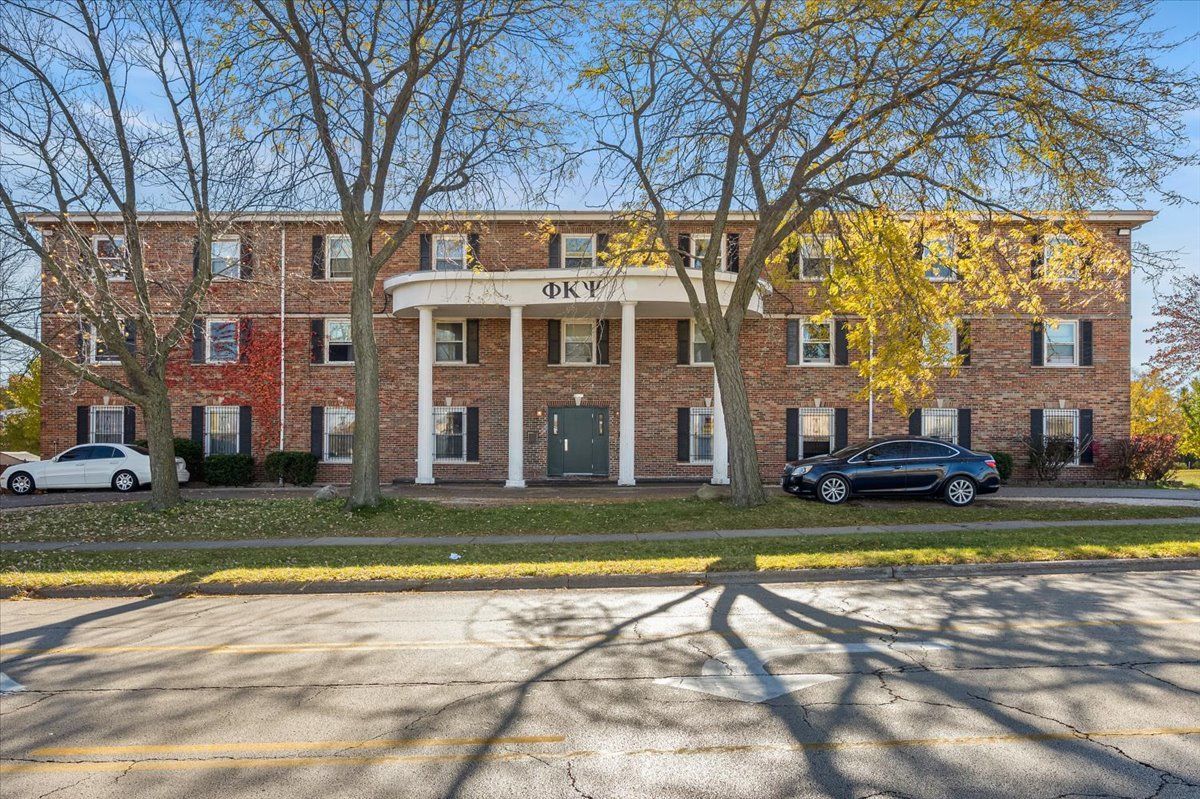 1020 Hillcrest Drive, DeKalb, IL 60115