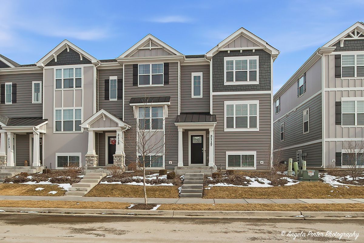 2117 Yellowstone Boulevard, Mundelein, IL 60060