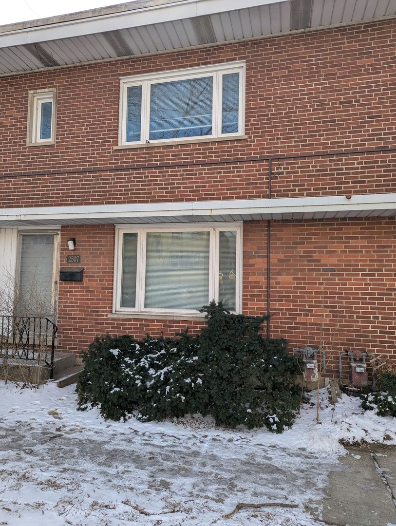 2507 W Howard Street — Chicago, IL 60645