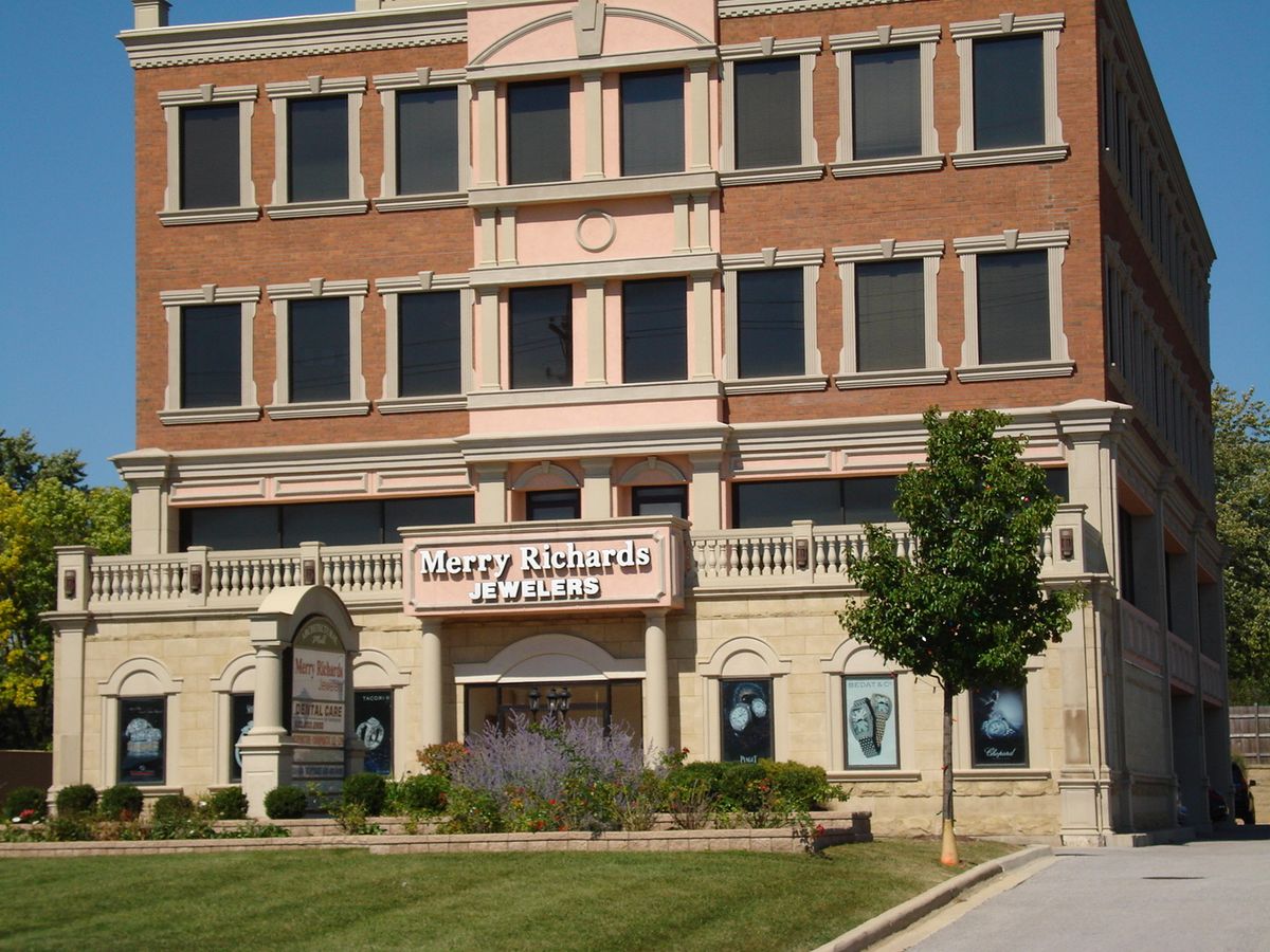 17W300 22 Nd St Street, Oakbrook Terrace, IL 60181