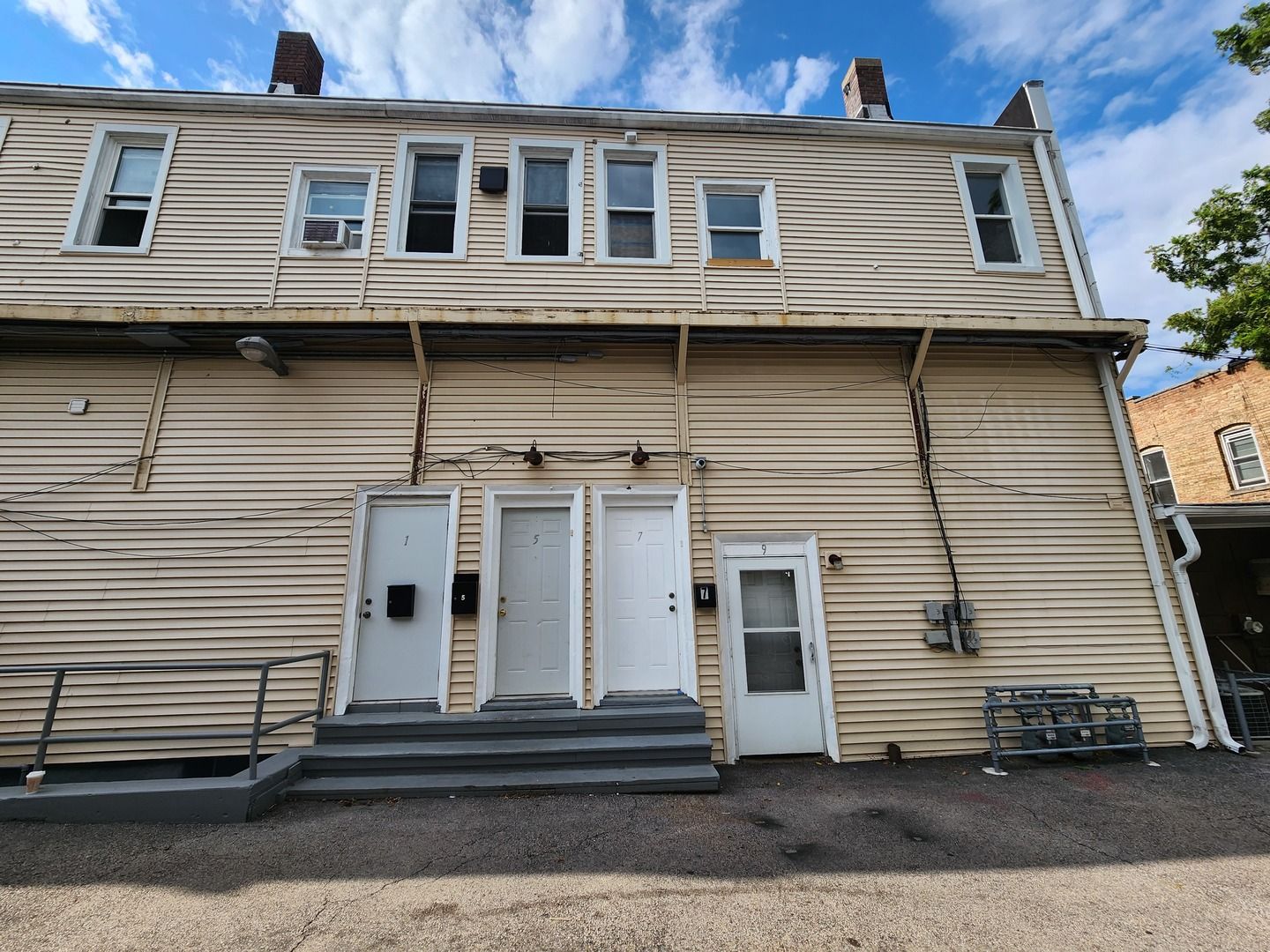 7 National Street — Elgin, IL 60123