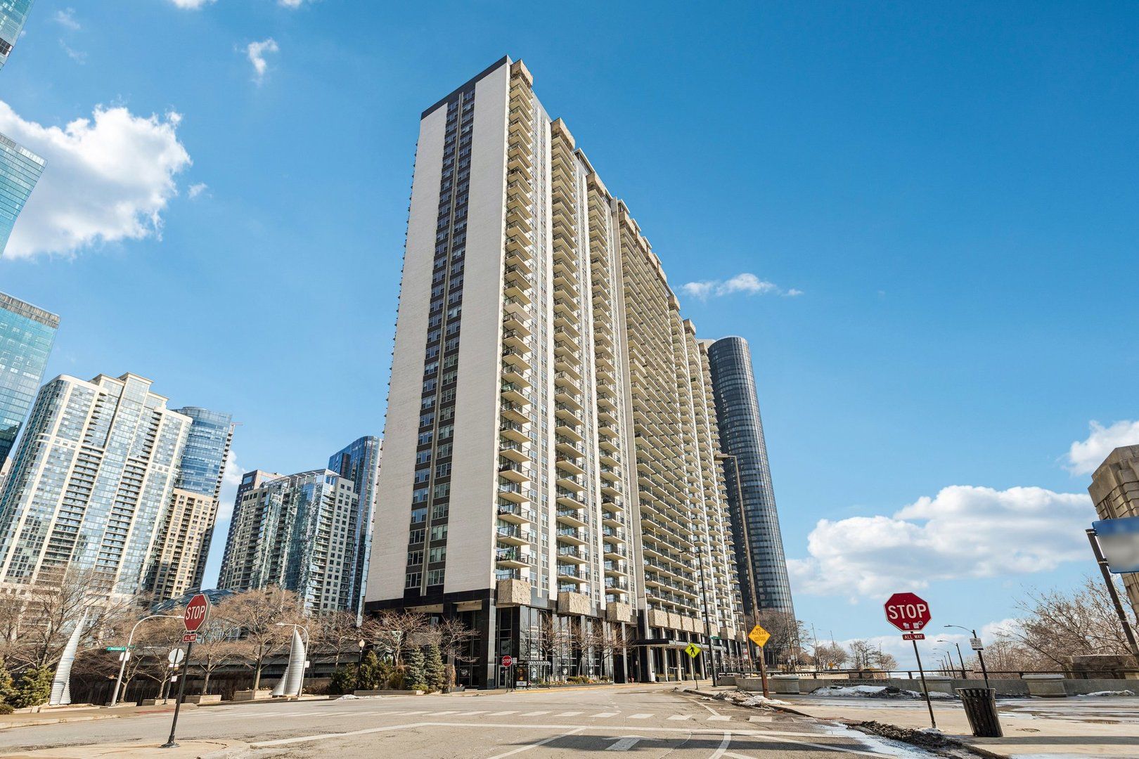 400 E Randolph Street #3719-20 — Chicago, IL 60601