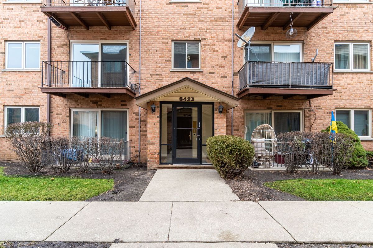 8423 Gregory Street, Chicago, IL 60656