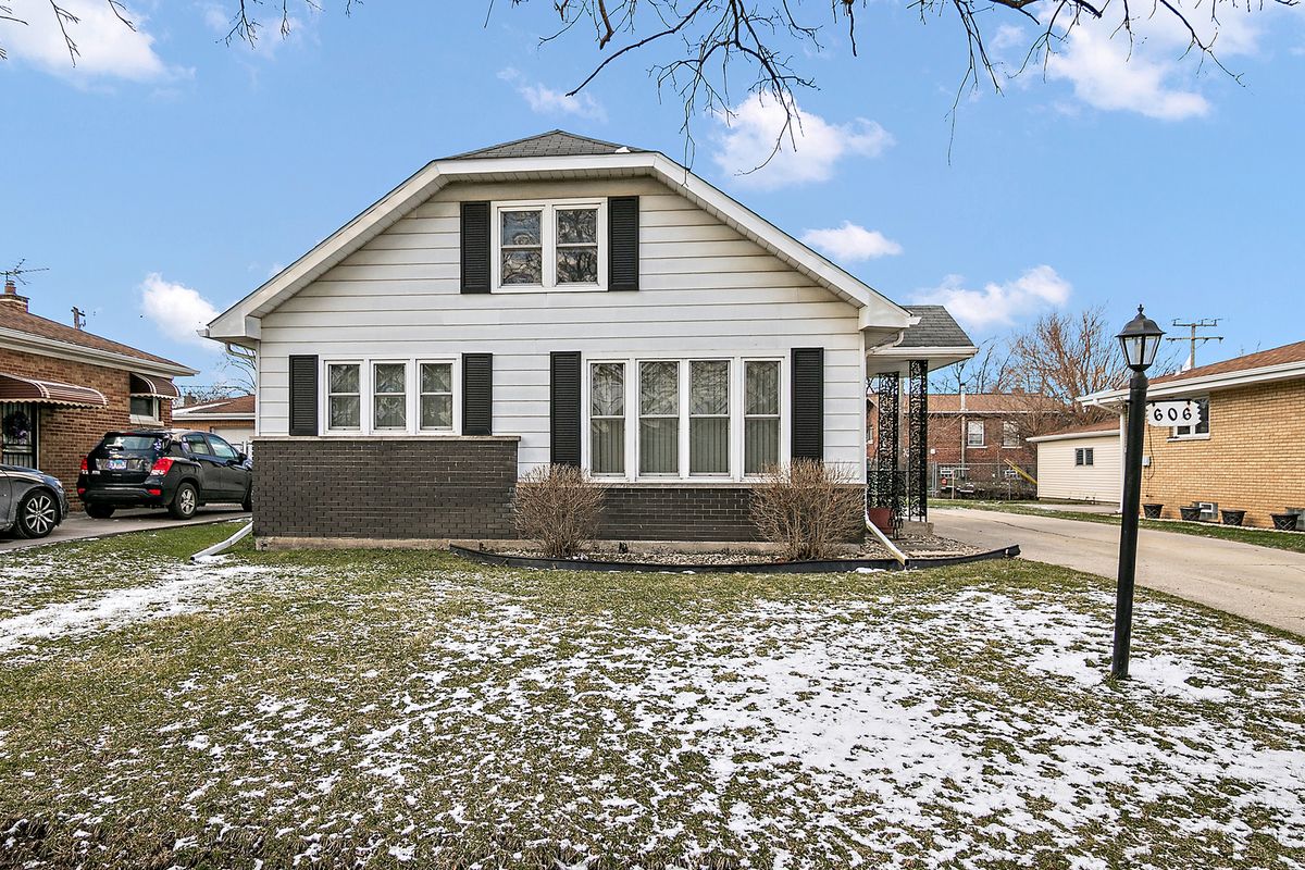 606 De Angelis Court, Chicago Heights, IL 60411