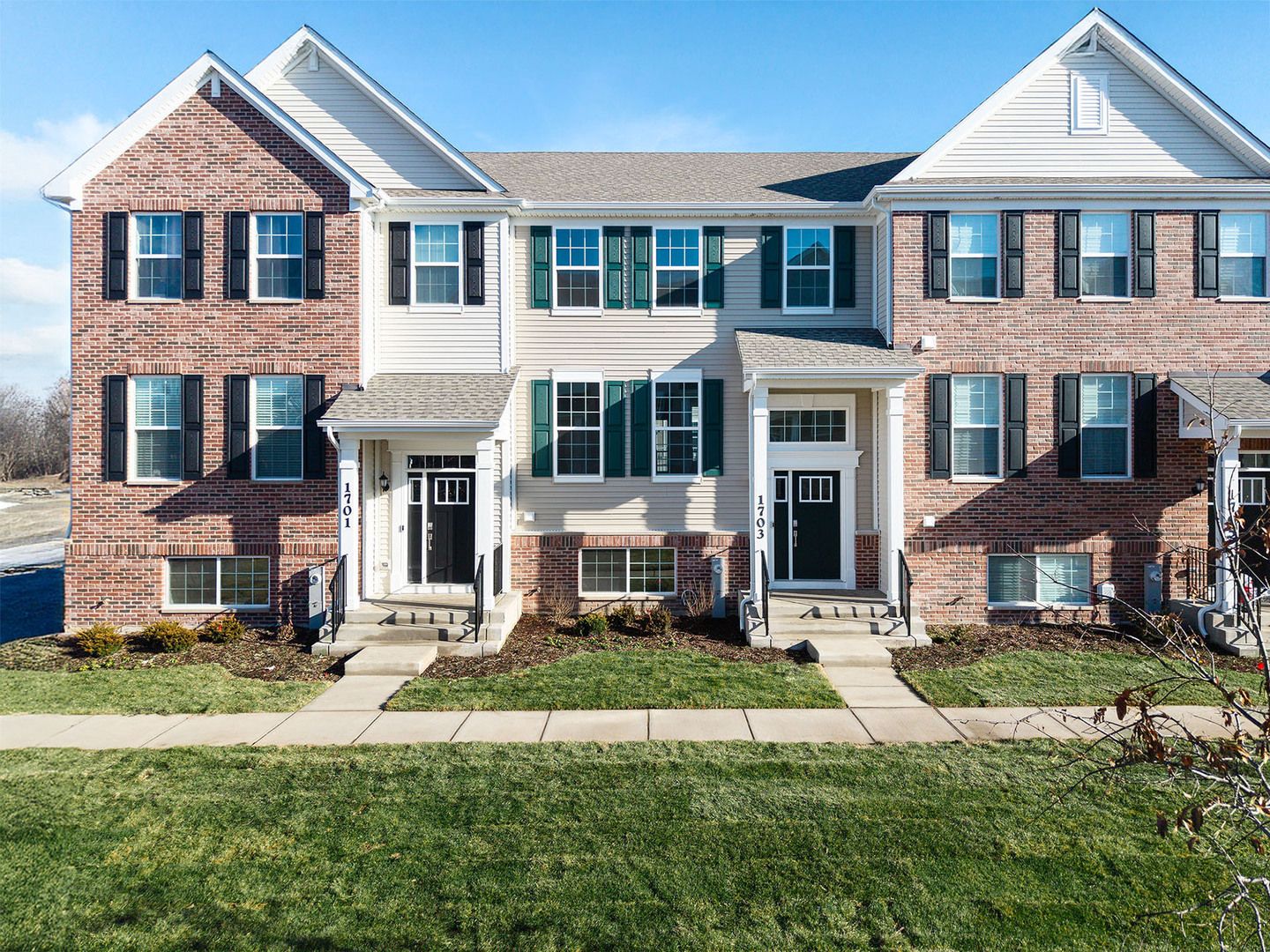1703 Neubauer Circle — Lindenhurst, IL 60046