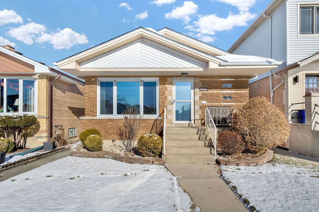 6628 W 63rd Place — Chicago, IL 60638