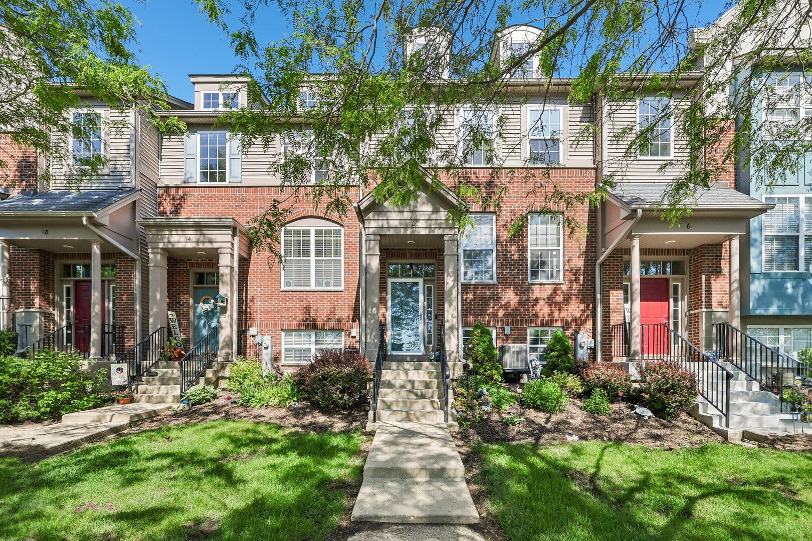 10 Thomas Court — Grayslake, IL 60030