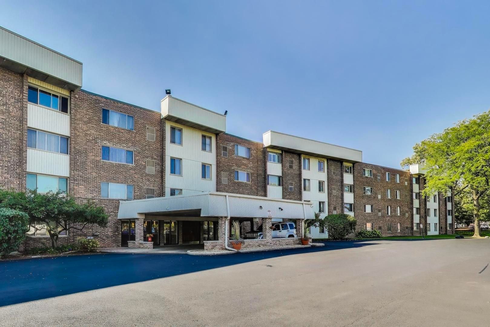 841 N York Street #109 — Elmhurst, IL 60126