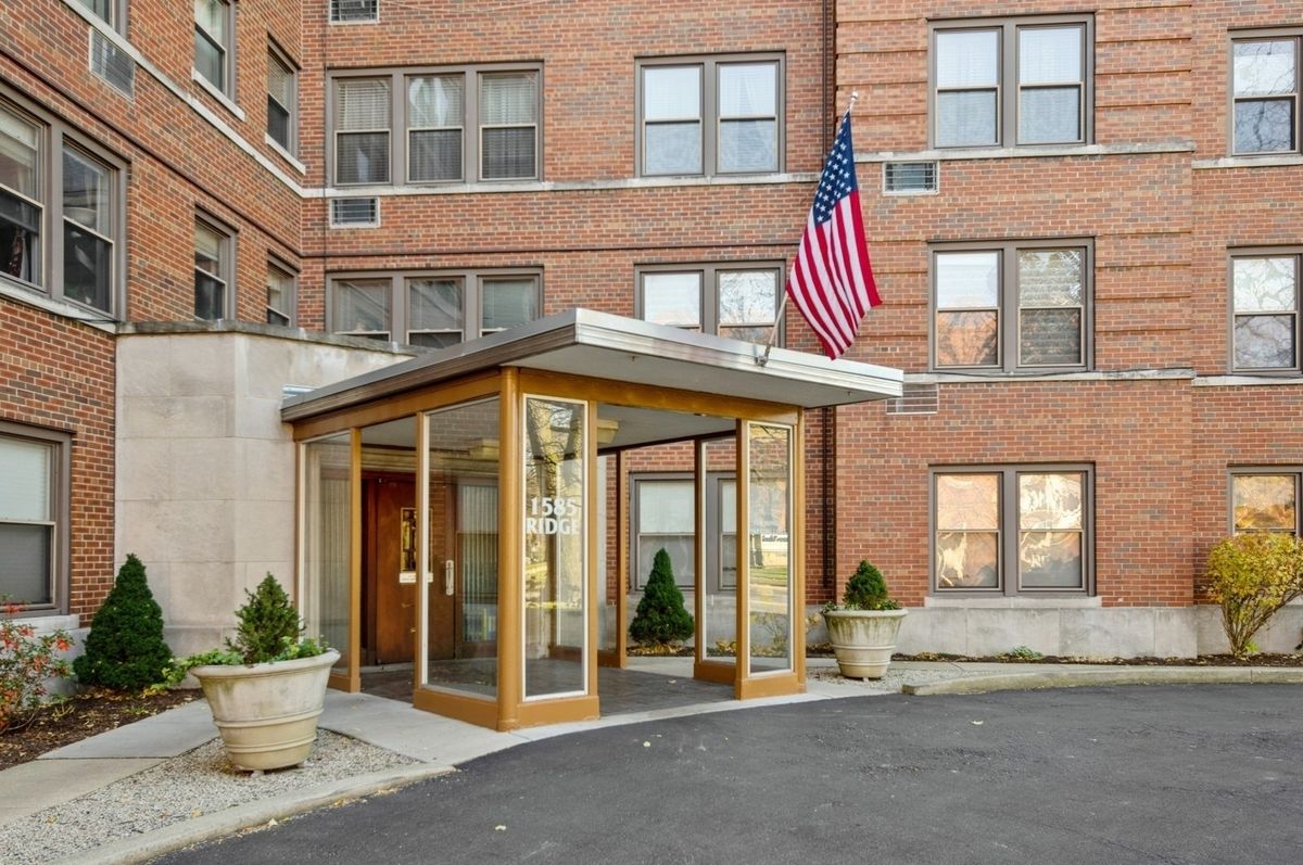 1585 Ridge Avenue, Evanston, IL 60201