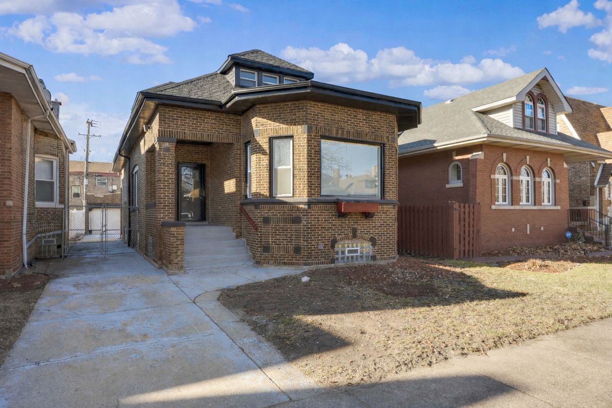 8250 Rhodes Avenue, Chicago, IL 60619