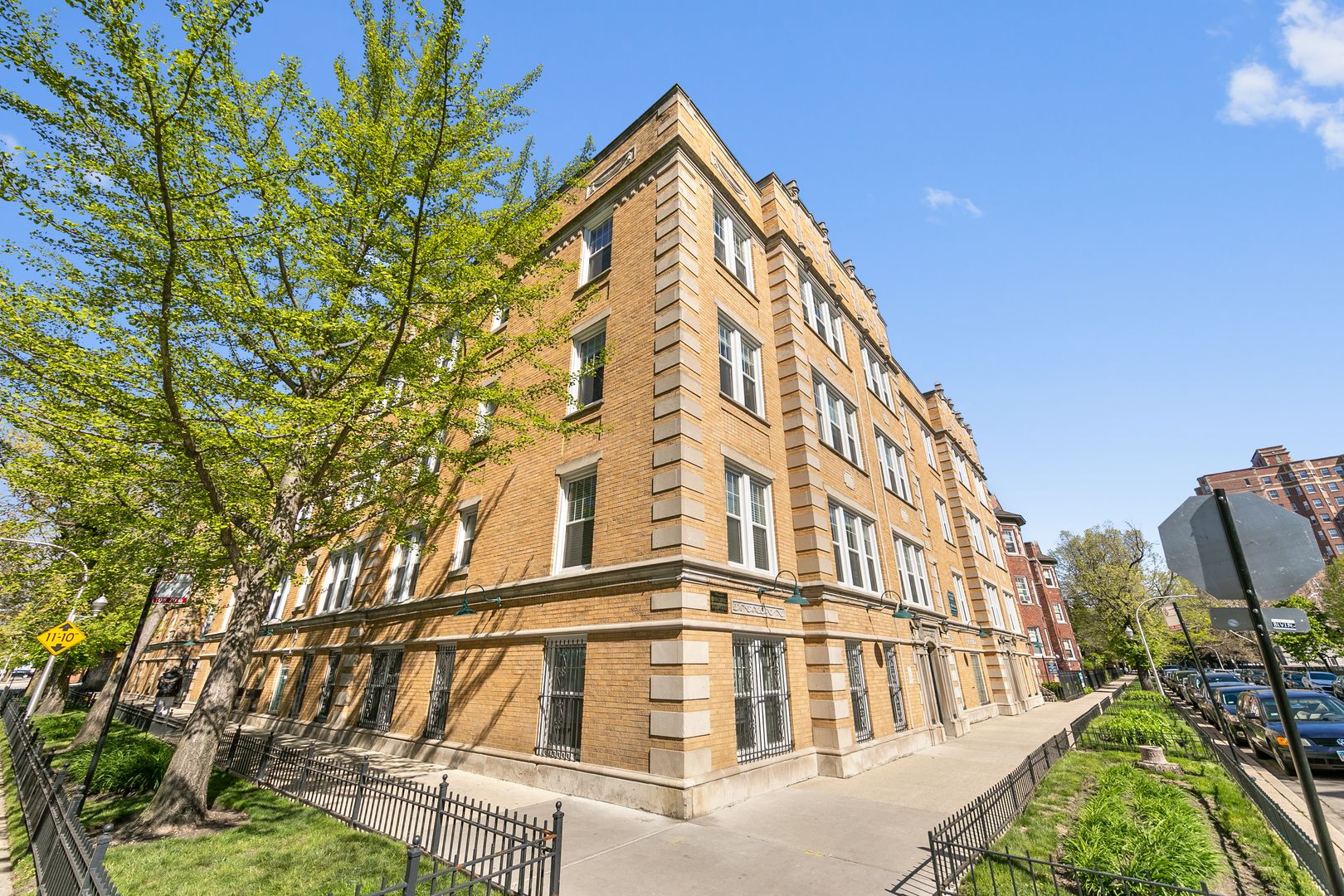 1110 Glenlake Avenue — Chicago, IL 60660