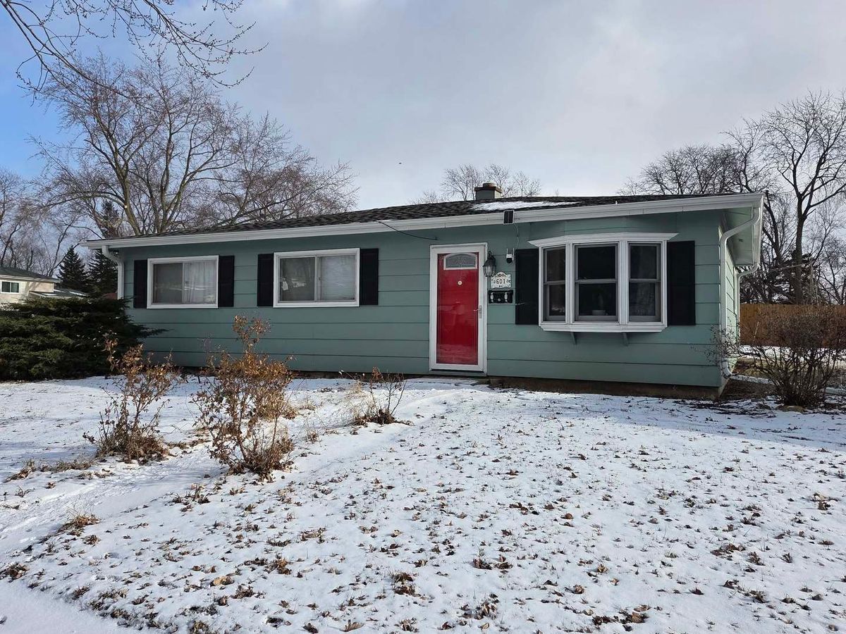 601 Ridgewood Road, Streamwood, IL 60107