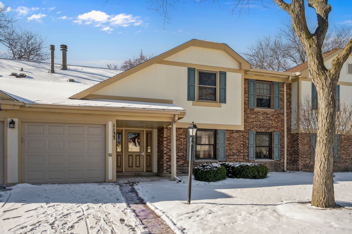1133 Hawthorne Court, Wheeling, IL 60090