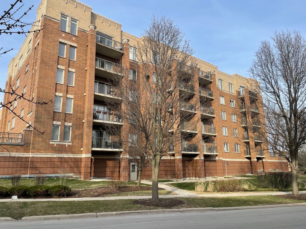 655 Perrie Drive, Elk Grove Village, IL 60007