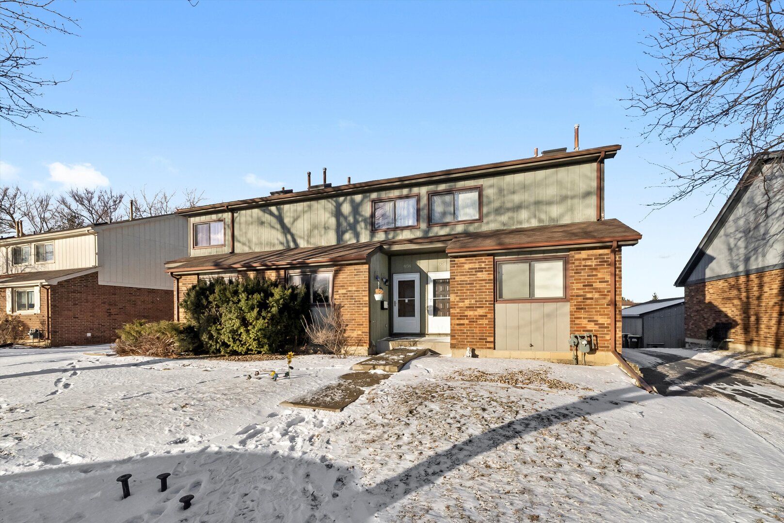 656 Rosner Drive #656 — Roselle, IL 60172