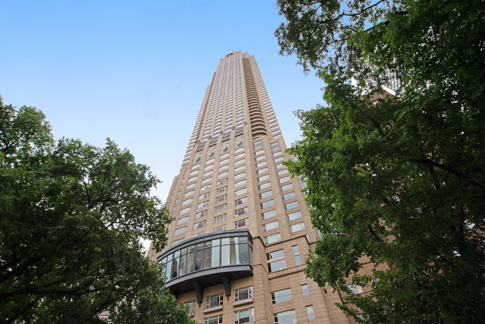 800 N MICHIGAN Avenue #4201 — Chicago, IL 60611