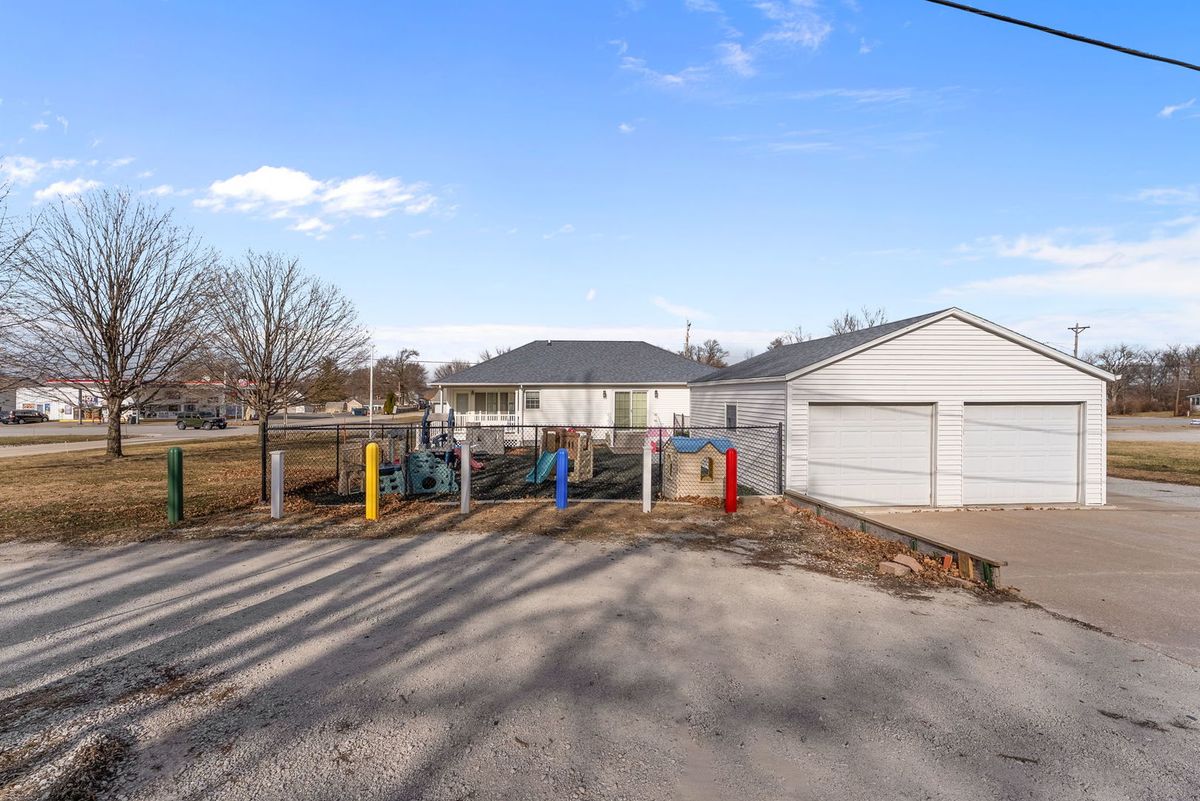 206 6th Avenue E, Andalusia, IL 61232