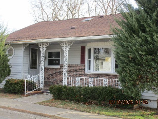 1102 Highland Street — Benton, IL 62812