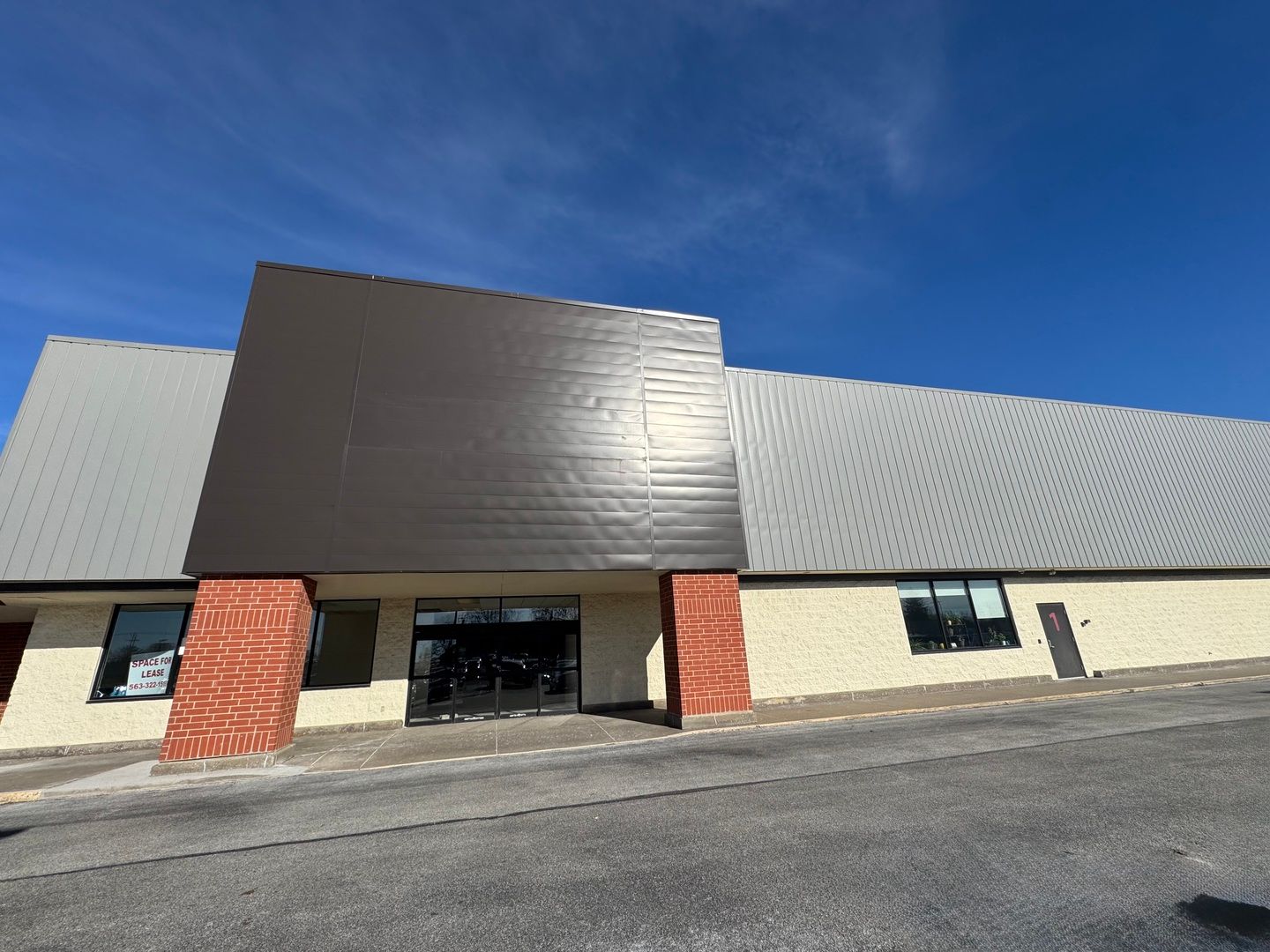 2826 W Locust Street — Davenport, IA 52804