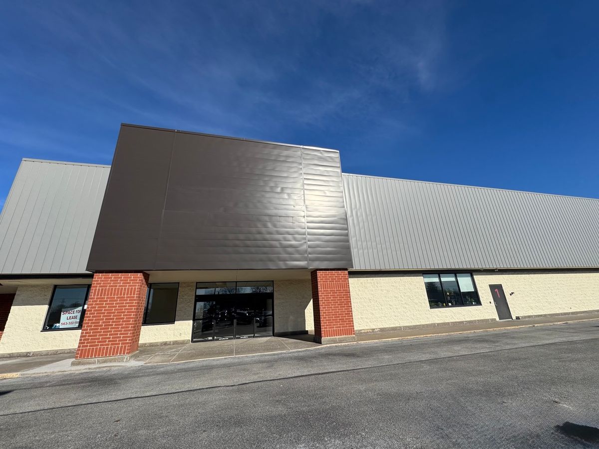 2826 W Locust Street, Davenport, IA 52804