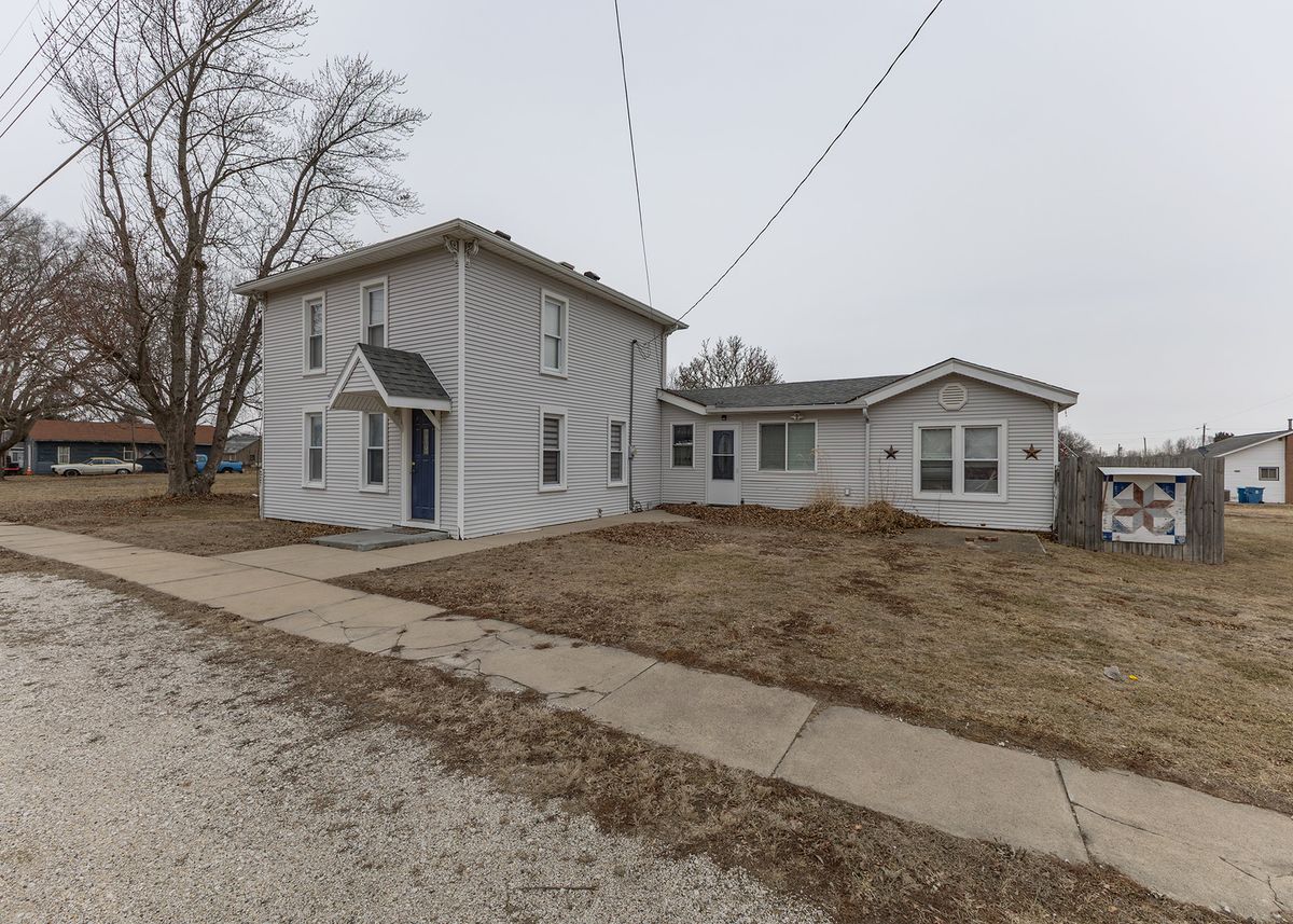 227 2nd Street, Mineral, IL 61344