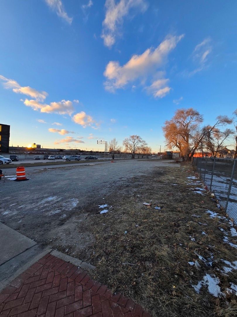 999 Cass Street — Joliet, IL 60432