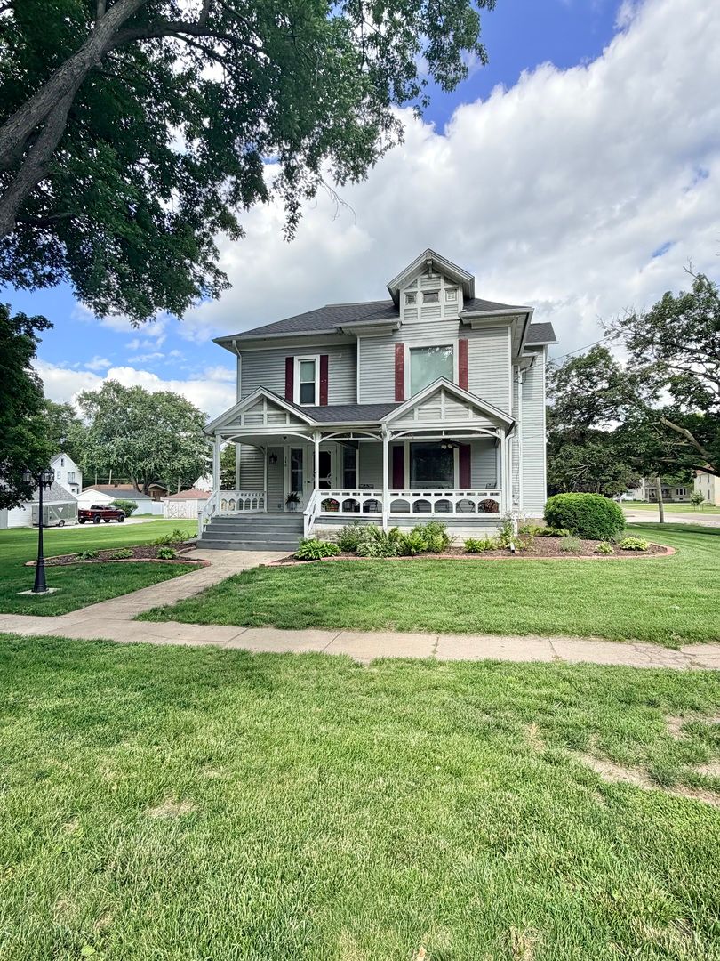340 S Main Street — Sheffield, IL 61361