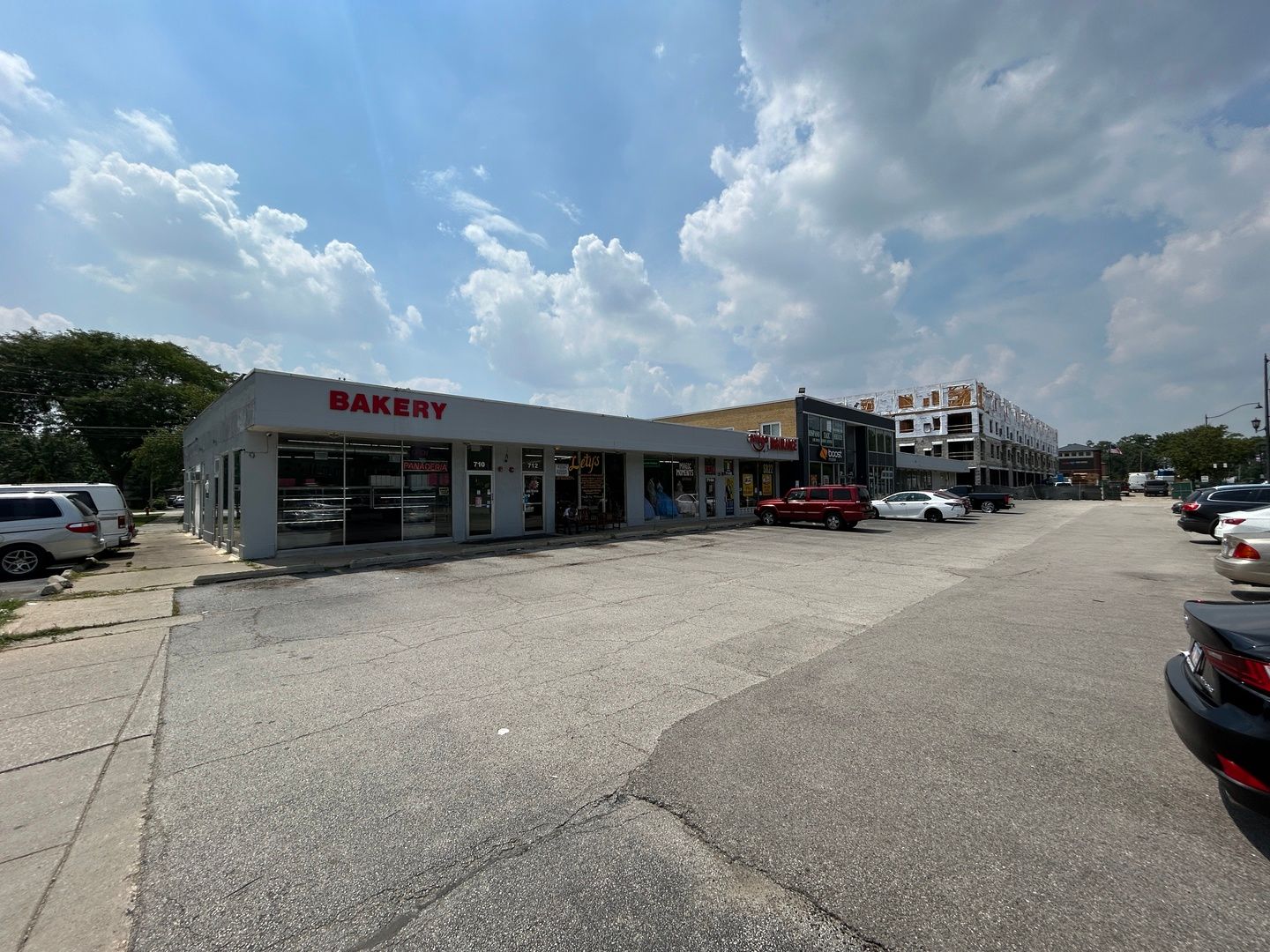 714 W Irving Park Road #718 — Bensenville, IL 60106