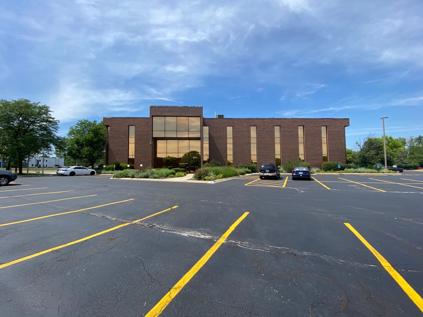 977 N OAKLAWN Avenue — Elmhurst, IL 60126