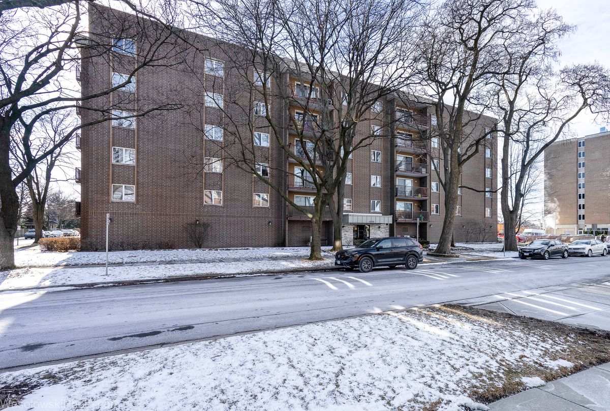 1365 Ashland Avenue, Des Plaines, IL 60016